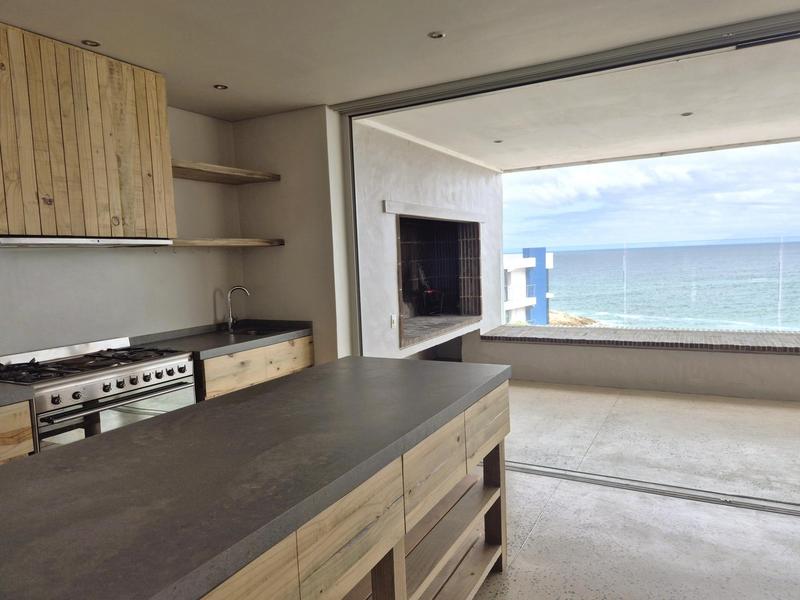 4 Bedroom Property for Sale in Perlemoenbaai Western Cape